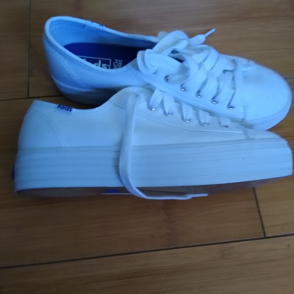 Lace up canvas sneakers